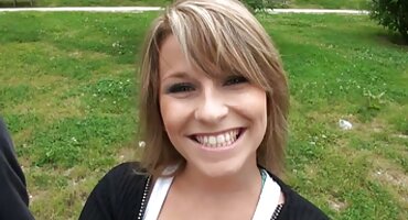 sex deo kinh Cô gái đeo kính và vòi nước phim sex dong tinh lớn.